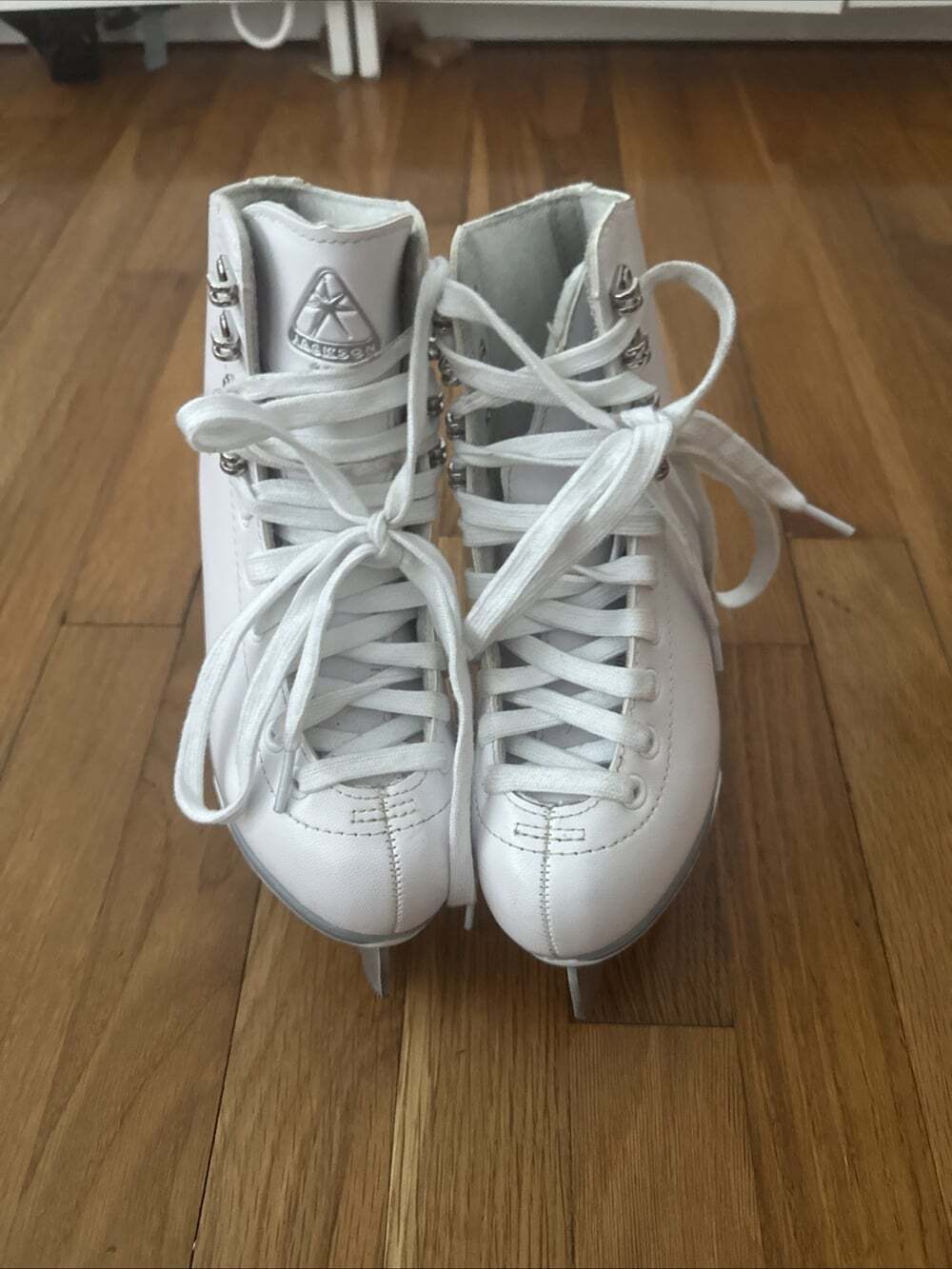 Jackson 150 Ultima Finesse Girl's Figure Ice Skates with Mark I Blades Size 2